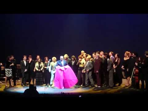 Curro Romero torea de salón en su homenaje en el Teatro de la Maestranza