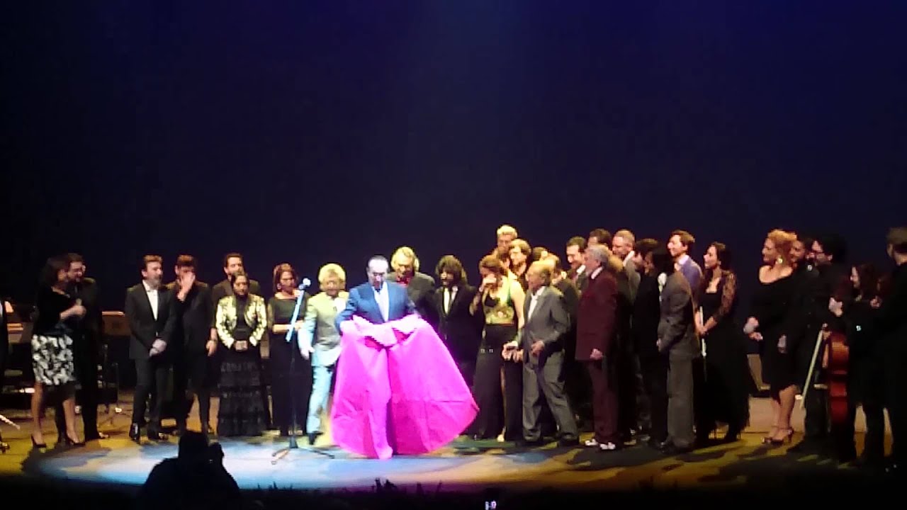 Curro Romero rinde homenaje con una tarde de toreo de salón en el Teatro de la Maestranza
