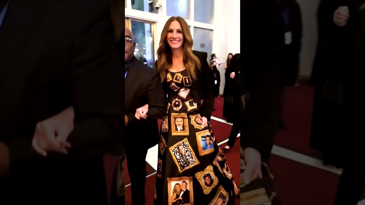 Julia Roberts Dazzles in Moschino at Kennedy Center 🖤