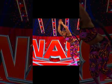 What happened when the thin girl jumped over the fat girl#hollystar #shorts