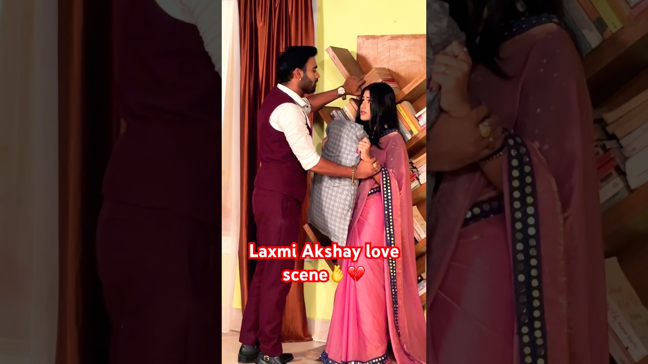 Laxmi Akshay Love Scene ❤️ | Zee Marathi
