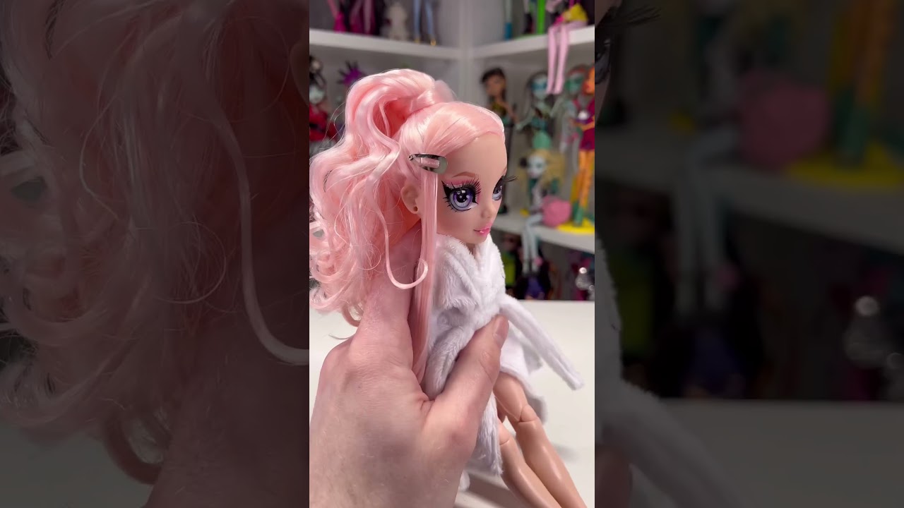 Rainbow High Bella's Pink Runway Look 🌈