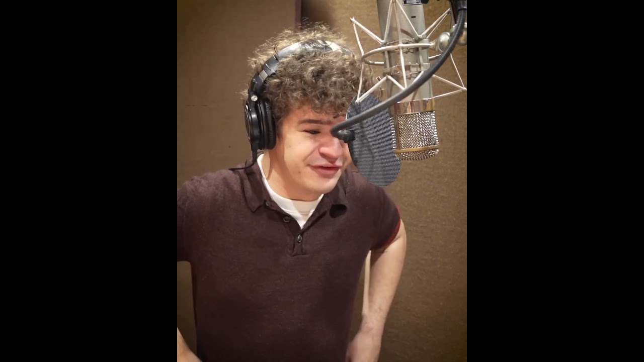 Gaten Matarazzo Performs a Stunning Sweeney Todd Song 🎶