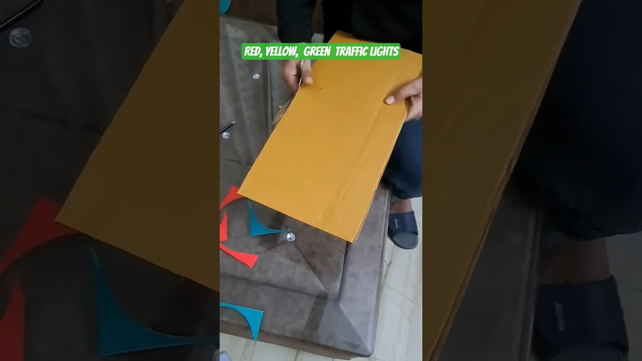 DIY Cardboard Traffic Light 🚦 | Easy Craft Idea