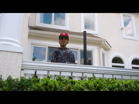 Brayton the Bully - Desmond Has a Big Head [Offical Music Video]