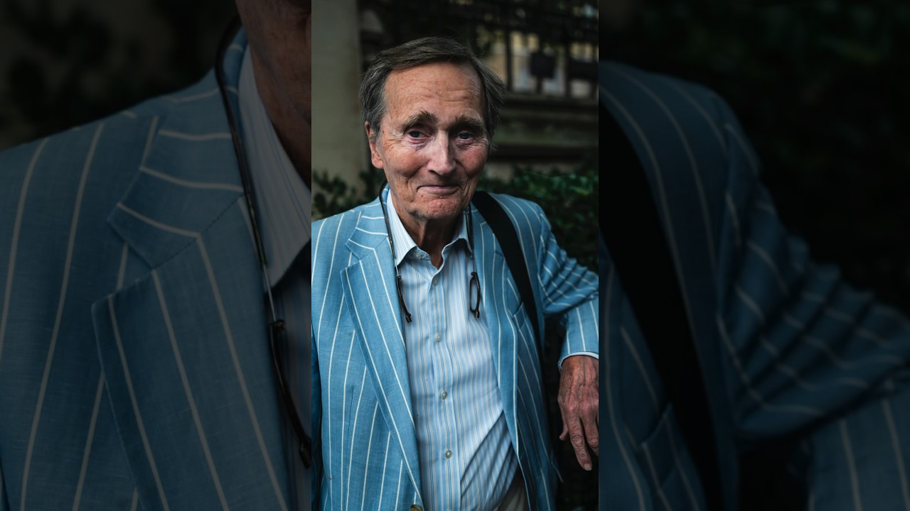 Captivating Street Portraits of a Renowned Oxford Professor 📸