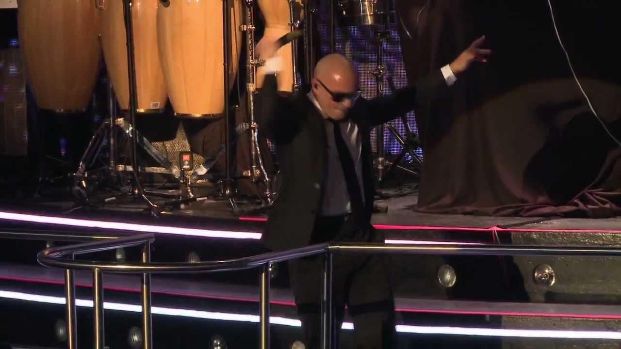 Pitbull Performs 'Back In Time' for MIB3 🎶