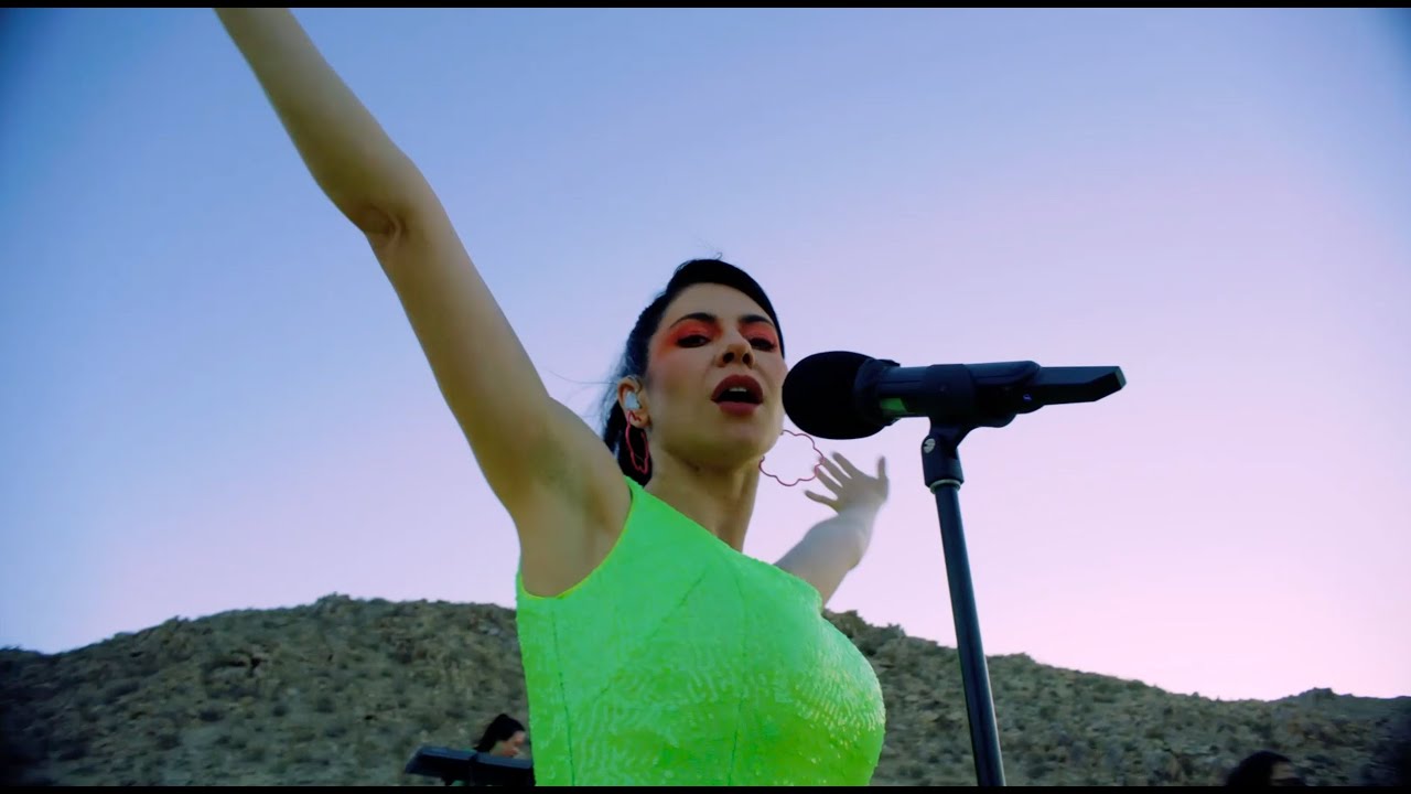 MARINA Performs 'Bubblegum Bitch' Live from the Desert 🎤