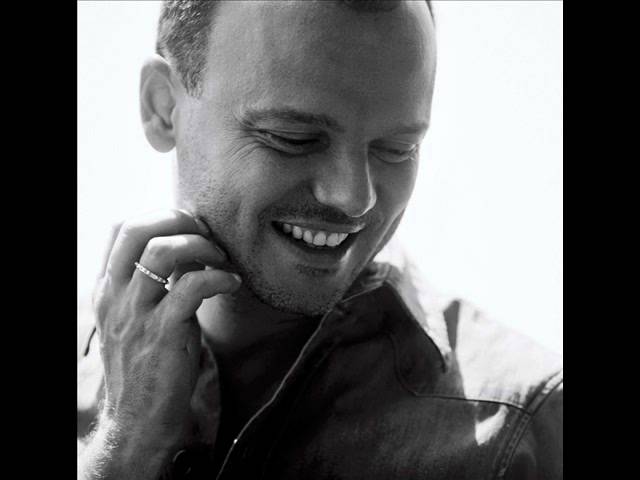 Gigi D'Alessio - Dove Sei 🎶: Emotions of Love and Longing