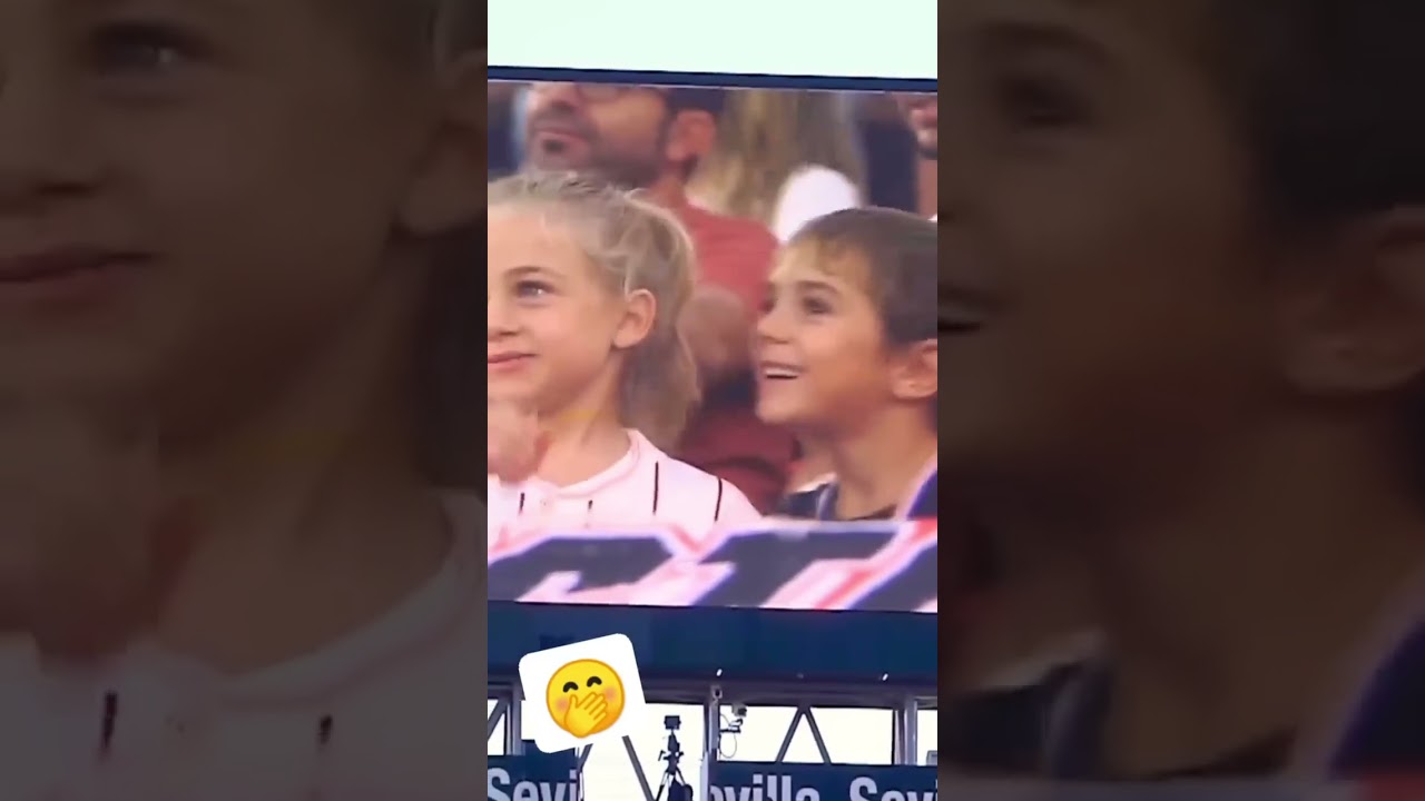 Adorable Kiss Cam Moments 😘