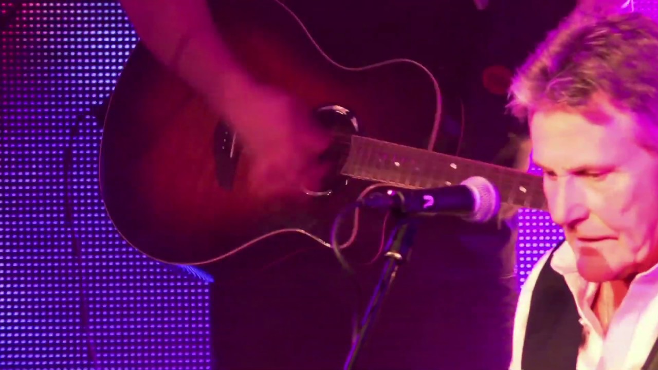 The Locomotions Perform 'Walk in the Room' – Relive the 60s Vibe 🎶