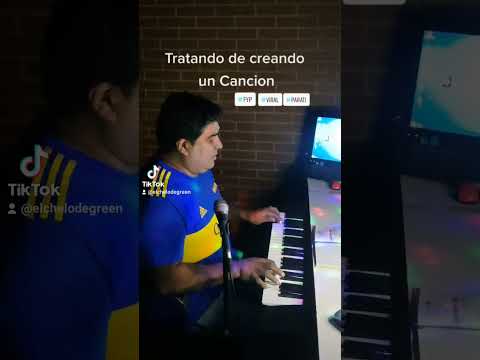 Chelo torres componiendo