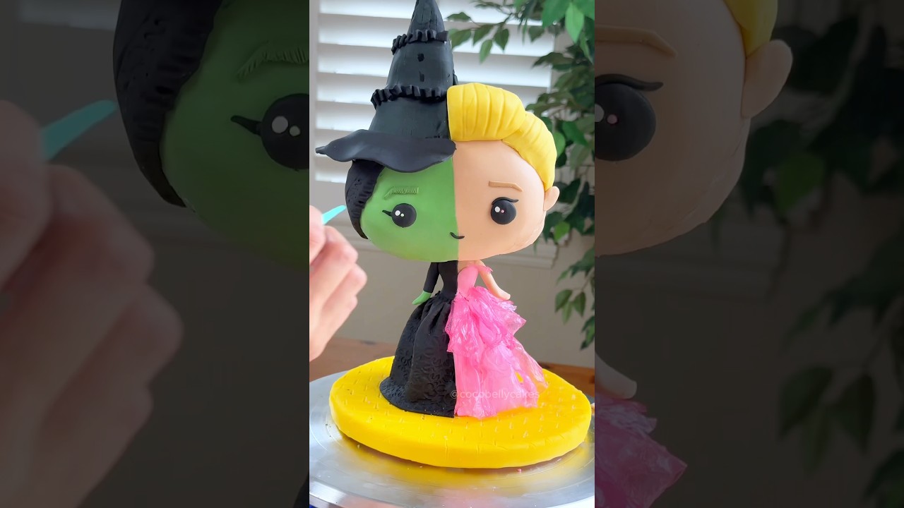 I made a WICKED cake: Elphaba vs. Glinda