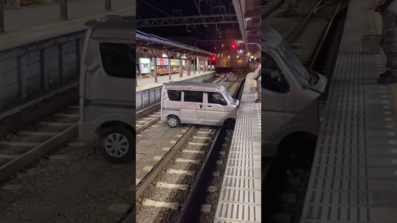 Shocking Train Crash: Car Hits Sidewalk 🚆