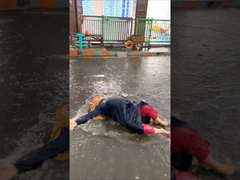 Ibu Hamil Lucu Terguling guling di tengah jalan #ibuhamil #parodi #dramalucu #parodiibuhamil