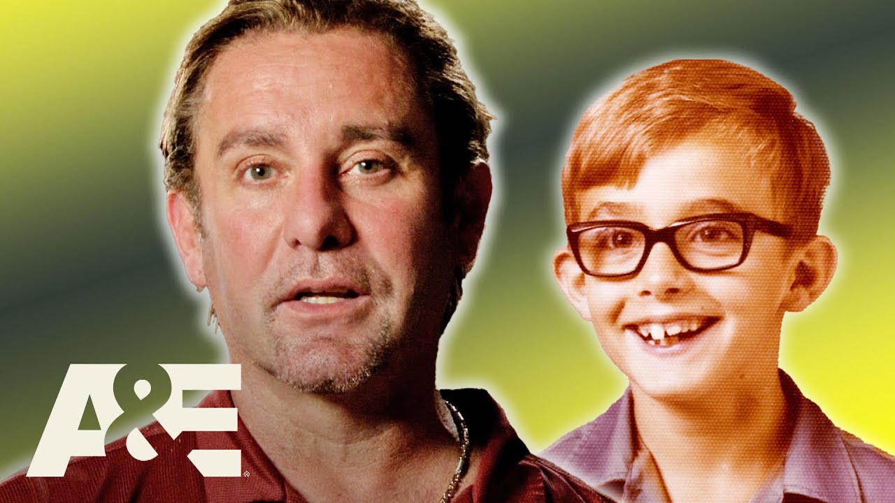 Flight Attendant John Drinks 24 Beers Daily Despite Denying Alcoholism 🍺