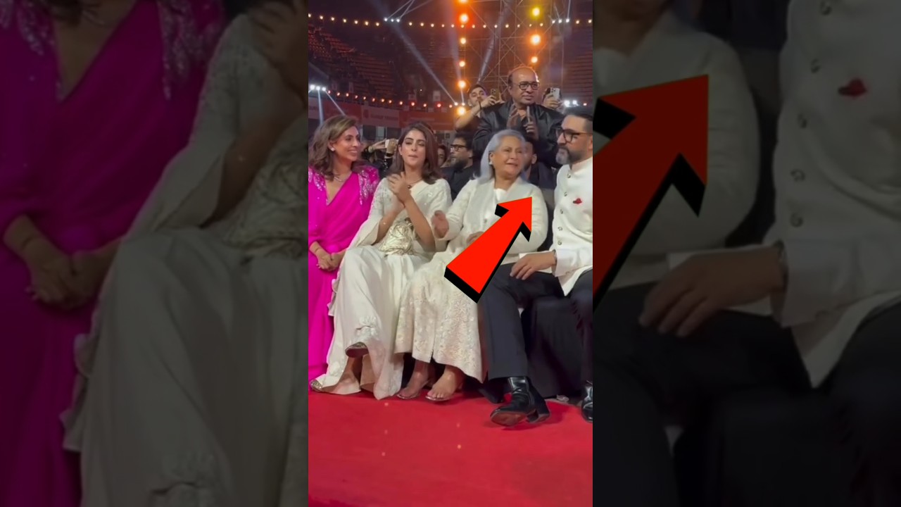 Jaya & Abhishek Bachchan at Filmfare Awards 2025 🎬