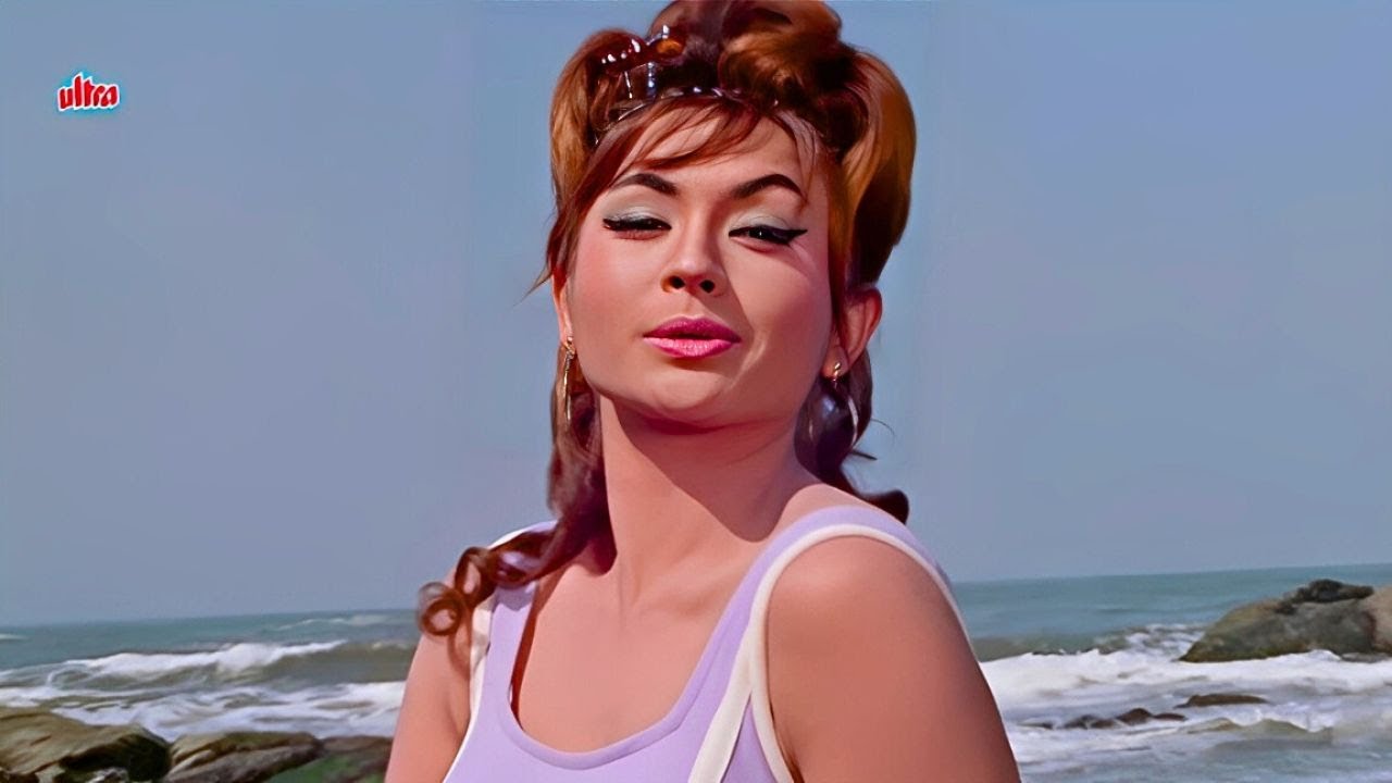 Helen's Iconic Dance & Lata's Song | Gumnaam (1965)