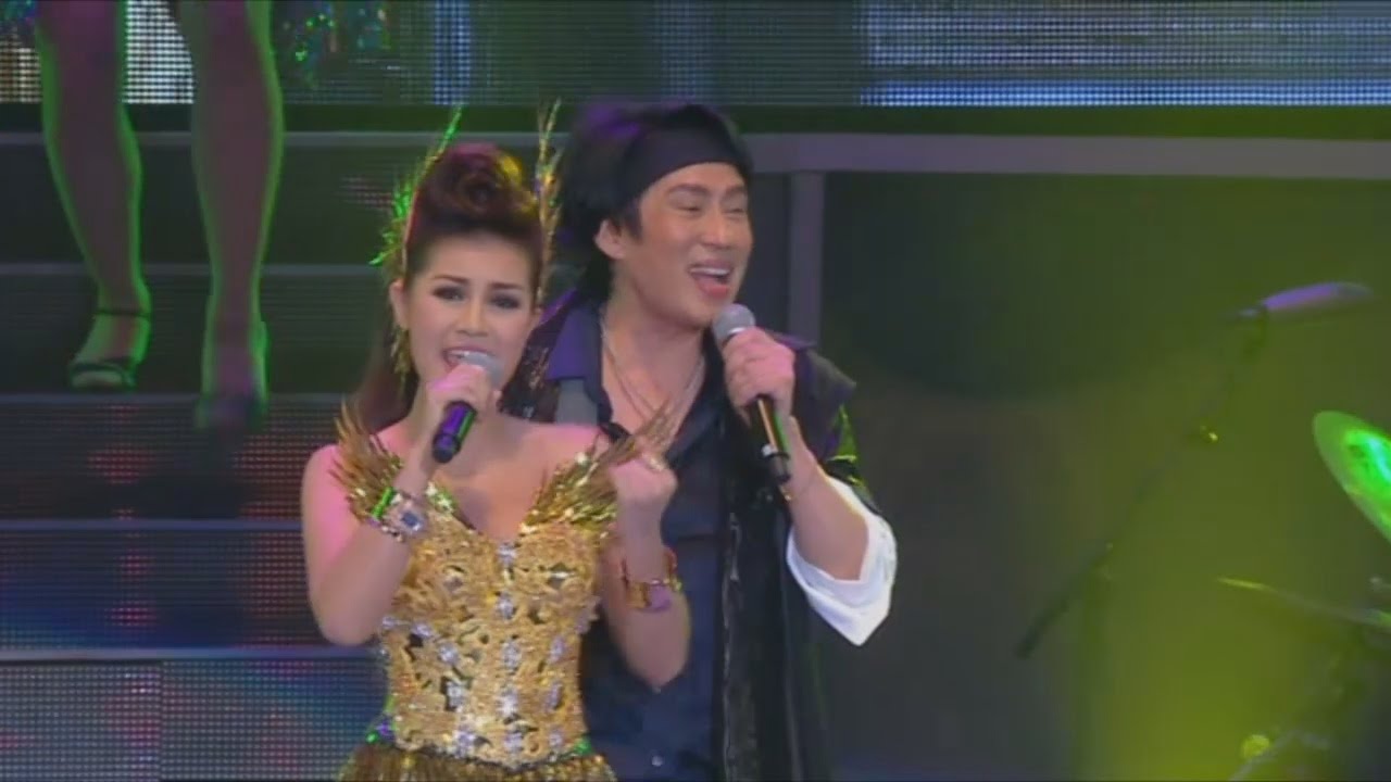 หญิงลี ศรีจุมพล ถ่ายทอดเพลงดัง 'ขอใจเธอแลกเบอร์โทร' ในคอนเสิร์ตสุดมันส์ 🎤