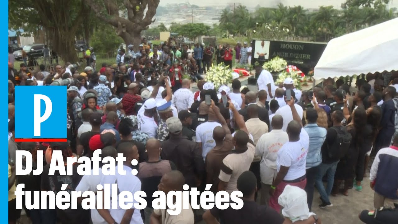 Fans ouvrent le cercueil de DJ Arafat lors de l'enterrement 🎶