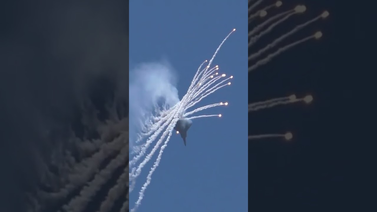 Spectacular F-22 Raptor Flare Maneuver at 2023 Air Show
