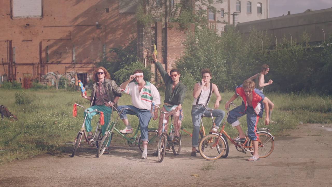 Von Wegen Lisbeth - Bitch 🎶 Offizielles Musikvideo & Tour-Infos