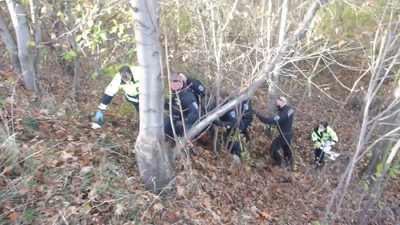 Žena spadla ze stráně v Praze 10 🚑