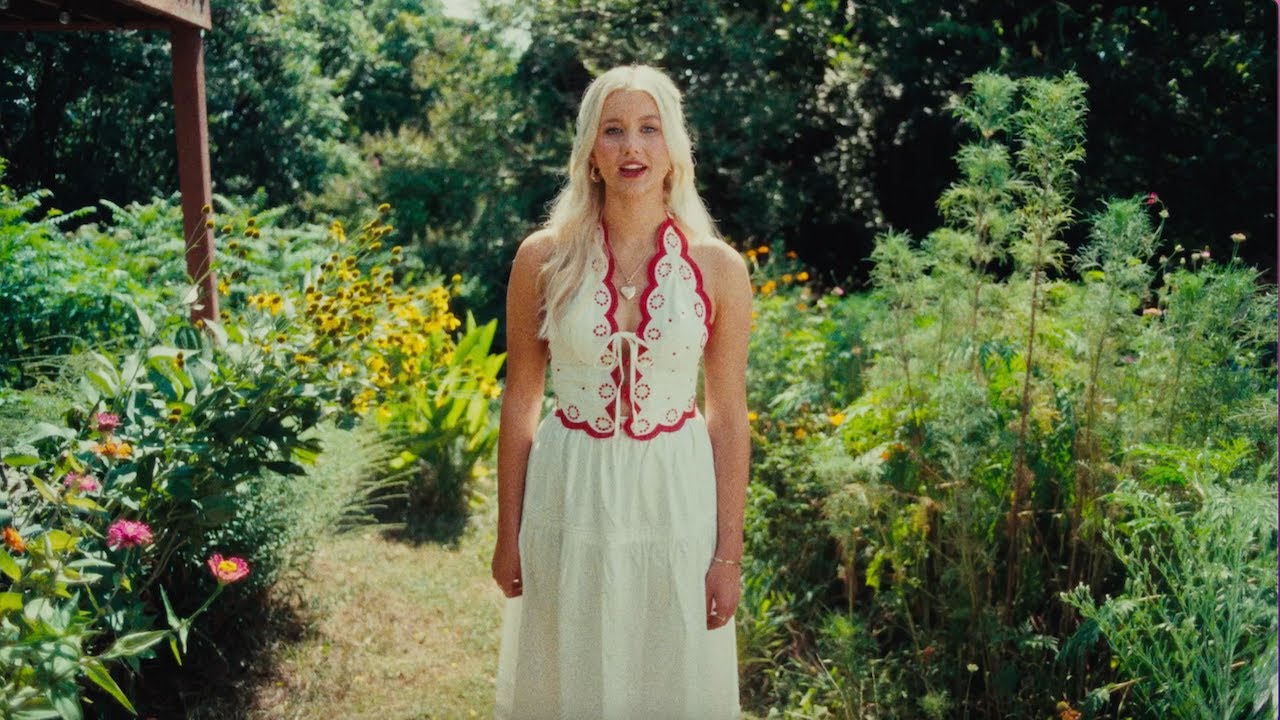 Elizabeth Nichols - Daughter (Official Video) đ¶