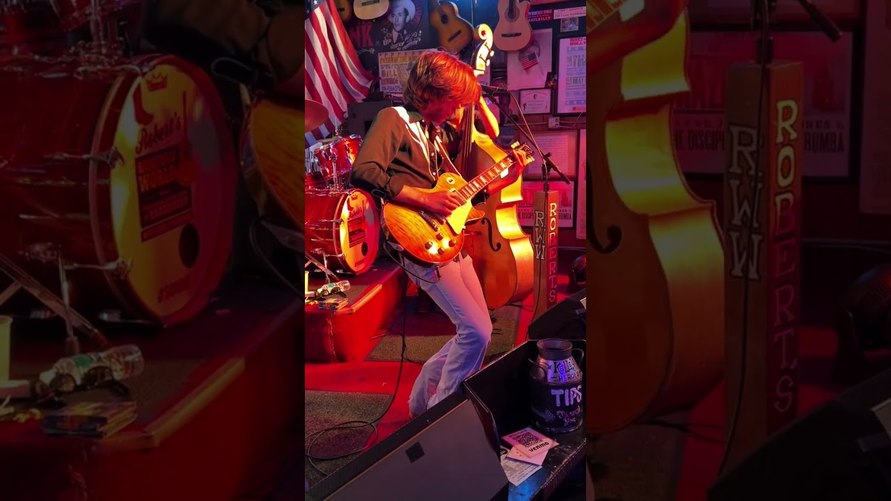 Nashville Guitarist Luke McQueary Performs Stunning Les Paul Solo