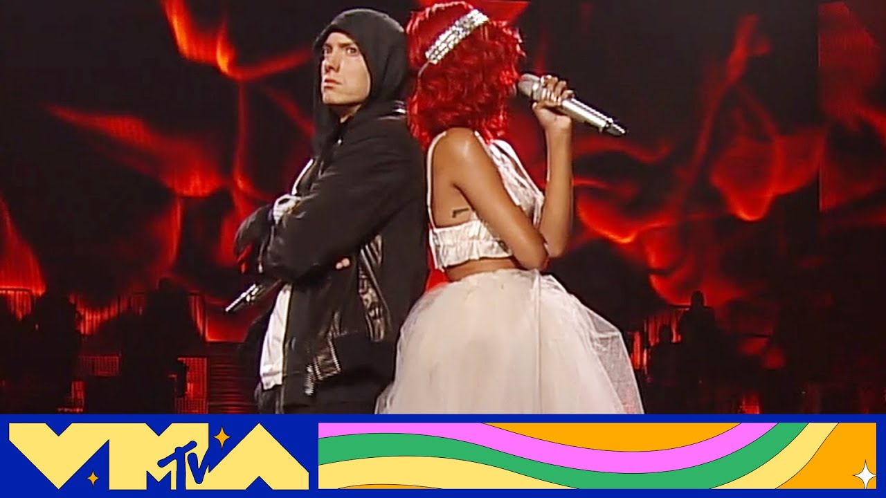 Eminem & Rihanna Perform at 2010 VMAs 🎤