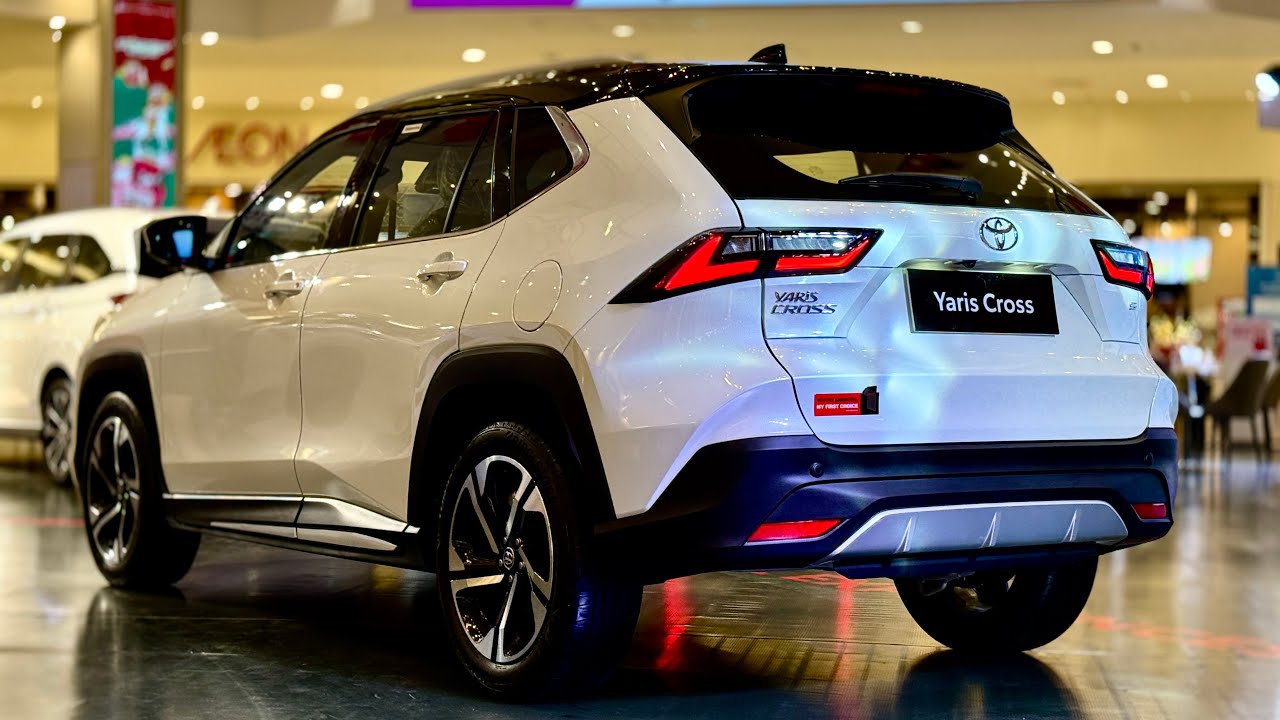 2026 Toyota Yaris Cross HEV SUV with Black Roof