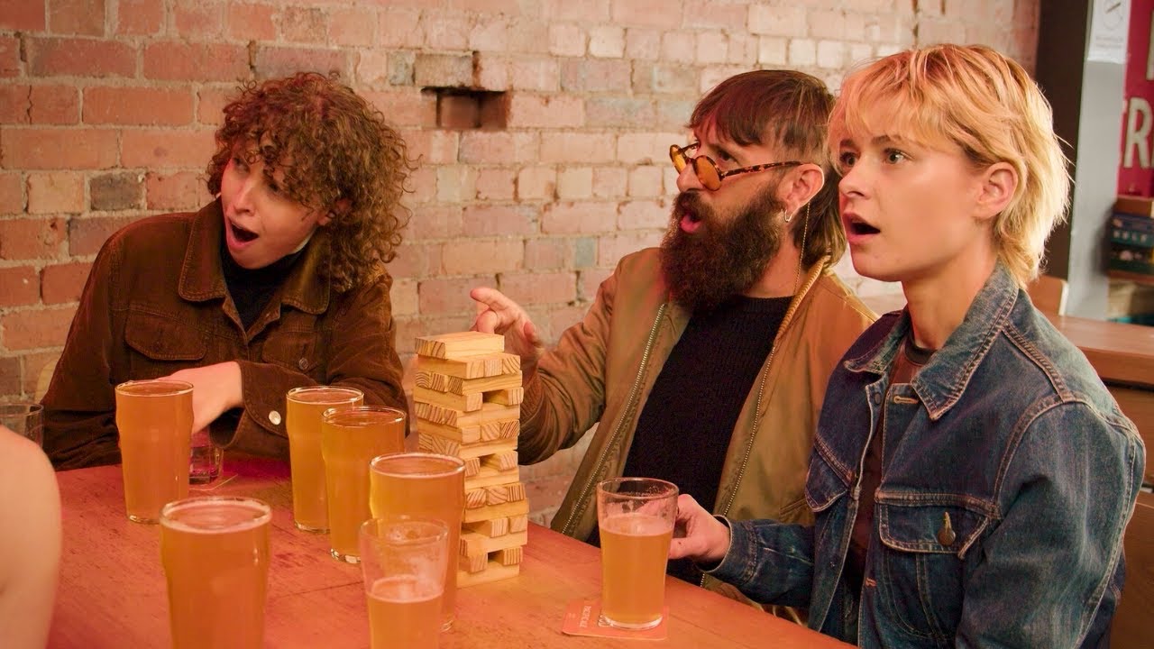 Stranger Buys Drinks for Friends 🍺