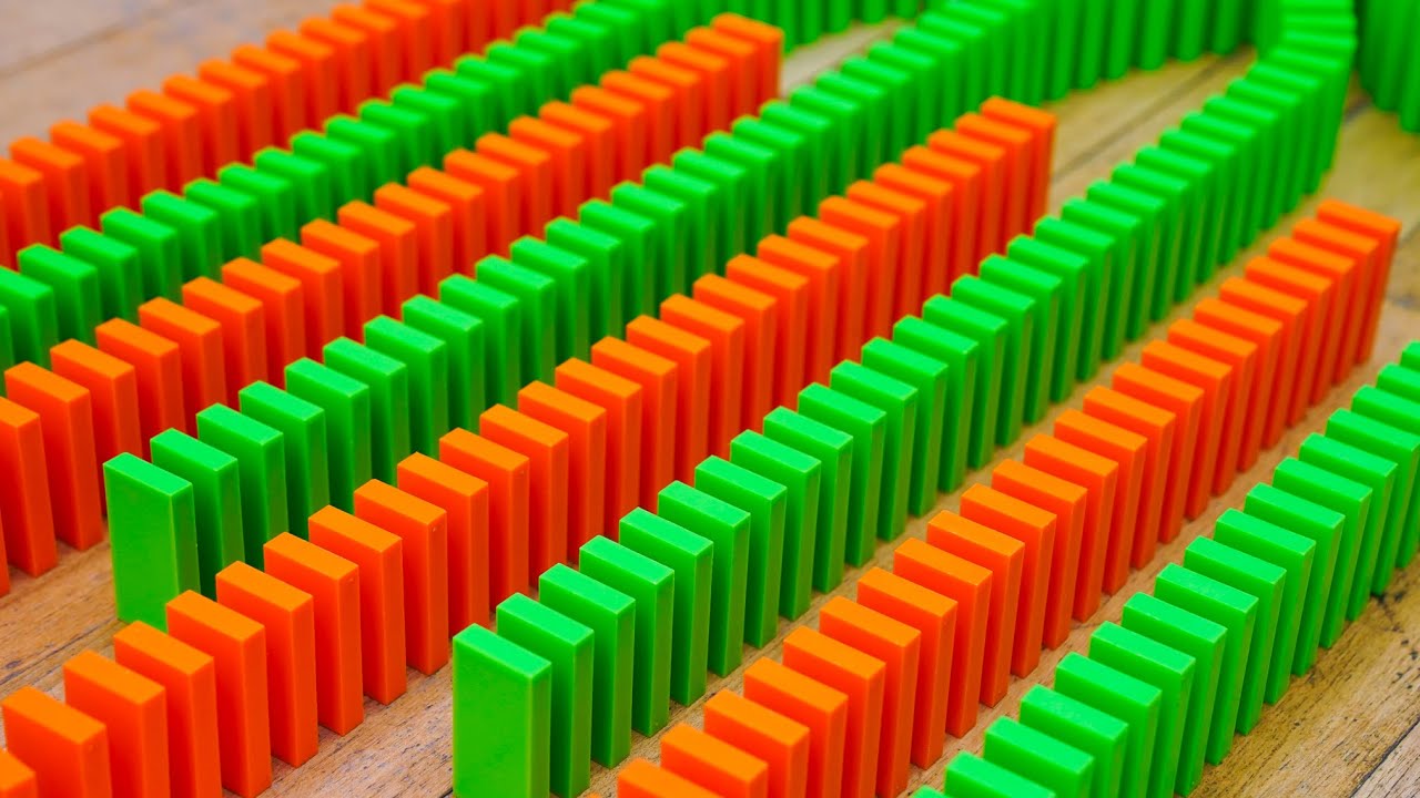 2500 Dominoes Setup: Will It Fall? 🤔