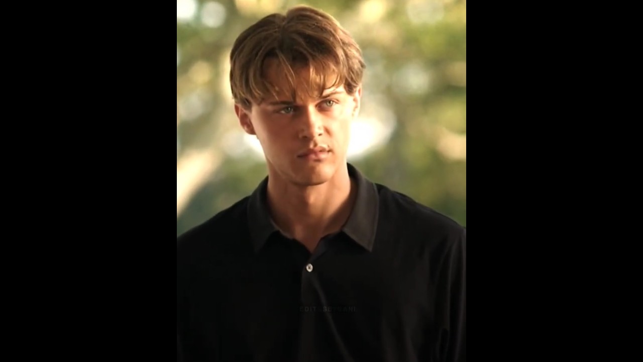 Conrad Fisher's Stylish Look in 'The Summer I Turned Pretty' 🌞 | Conrad Fisher Edit