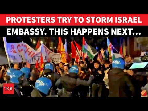 Rome On 'Fire': Italian Cops Thrash Pro-Gaza Protesters ‘Storming’ Towards Israel Embassy | Watch