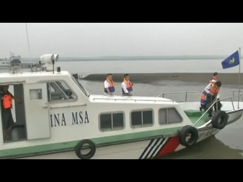 Hundreds missing after cruise ship capsizes in China