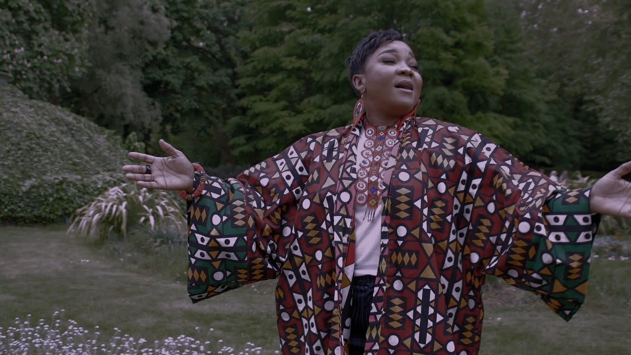 Bibiche Ndoseta dévoile son nouveau clip 'YAHWEH' 🎶