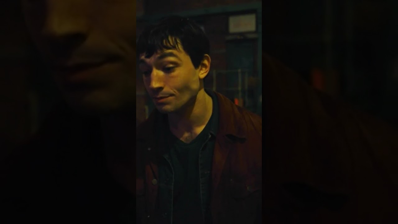 Aquaman entdeckt in Pfützen sein Zuhause! 😂