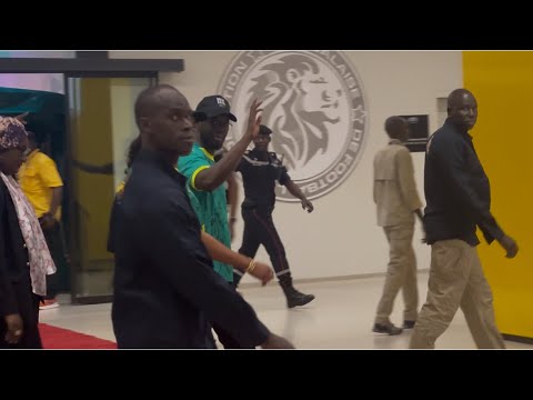 🚨Le Président de la République Diomaye Faye dans le vestiaire des Lions après la qualification..