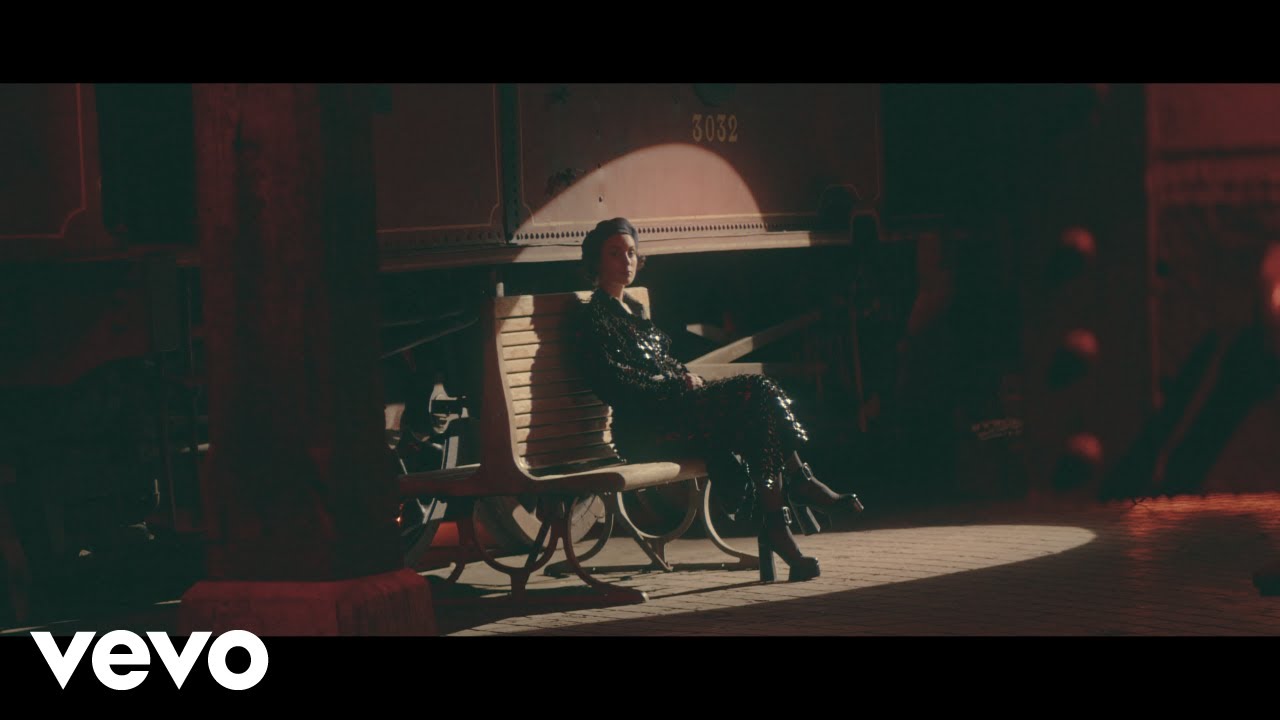 Barbara Pravi Performs Stunning Live Version of 'Voilà' 🎶