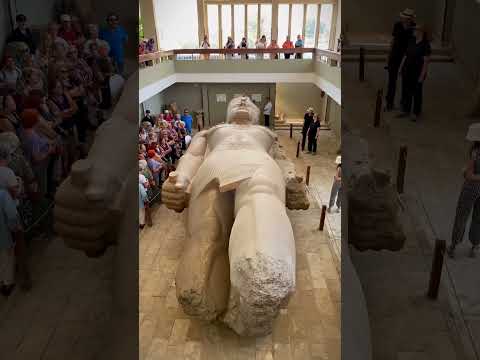 اكبر تمثال لملك ممكن تشوفه في حياتك😍