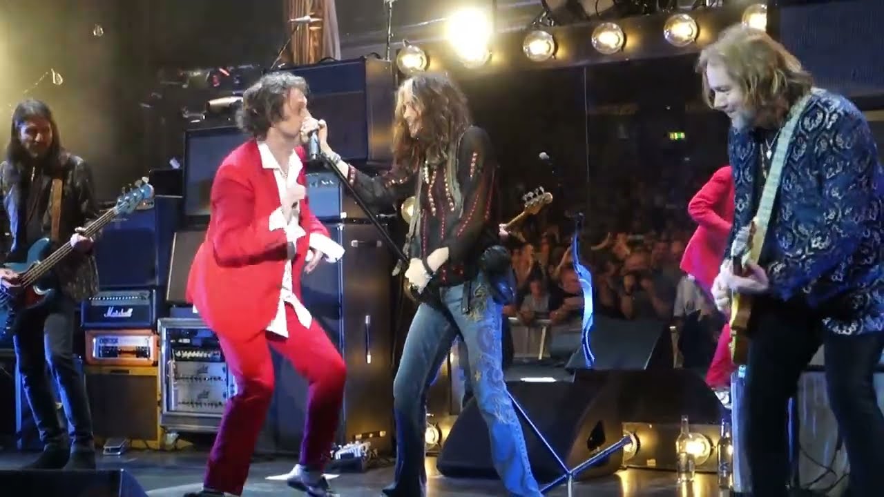 Black Crowes & Steven Tyler Perform 'Mama Kin' in London 🎸