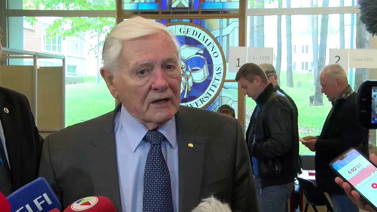 Valdas Adamkus Directly Votes in Presidential Elections 🗳️