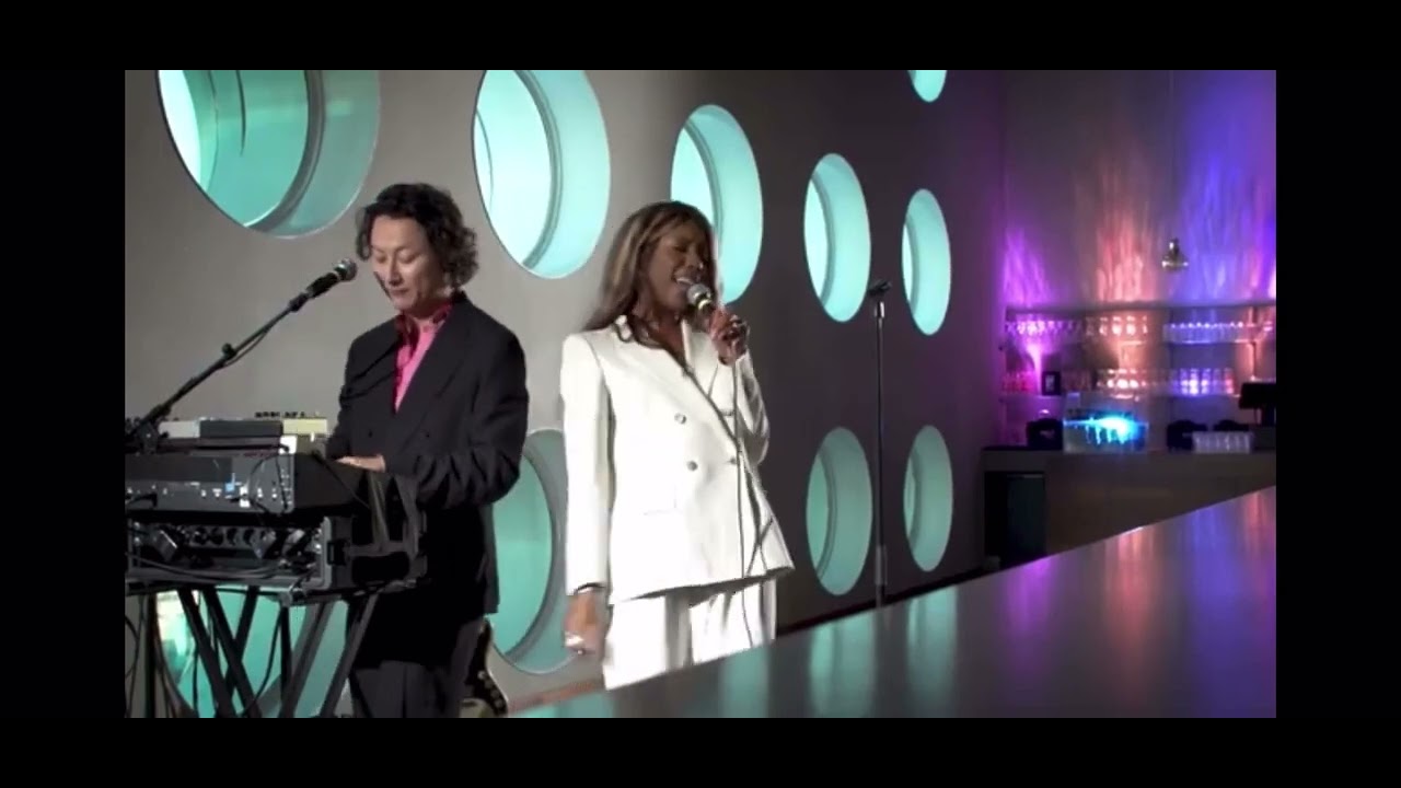 Charlotte Adigéry & Bolis Pupul Perform 'Haha' Live at Le Guess Who 🎶