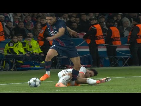 Luis Díaz red card vs PSG vs Bayern Munich for Achraf Hakimi injury vs Bayern Munich Diaz Tackle