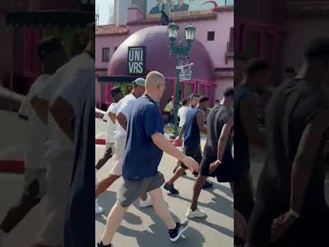 Bukayo Saka laughing when a fan tells William Saliba to extend his contract at #Arsenal… 😂 📑