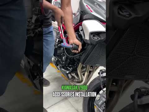 KAWASAKI Z900 2025 ACCESSORIES INSTALLATION 🪛🔩 #retrocross #shorts #superbike #kawasakiz900 #z900