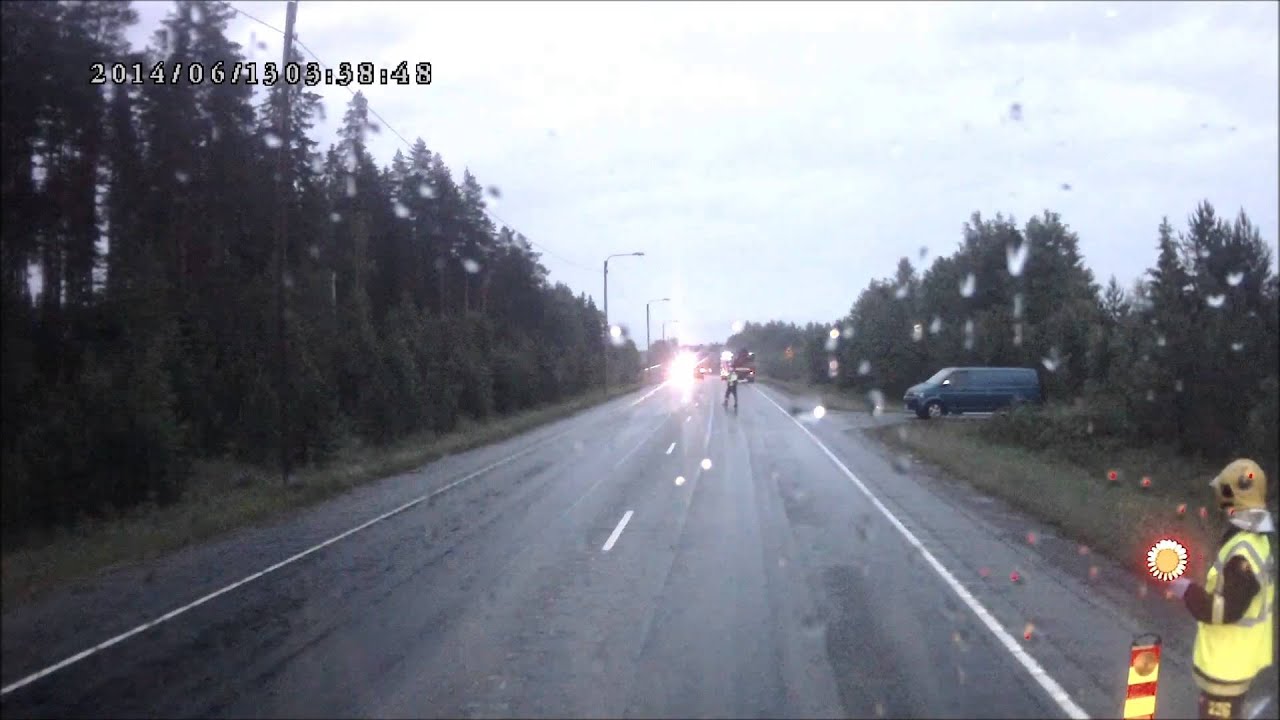Traumaattinen Itsemurha Hämeenkyrössä: Henkilöauto ajaa rekkaan aamuyöllä 🚗