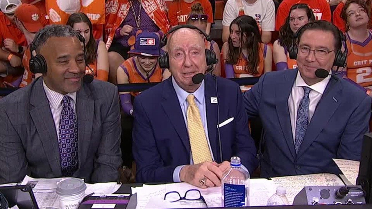 Dick Vitale Emotionally Returns to Broadcast Booth 🎙️