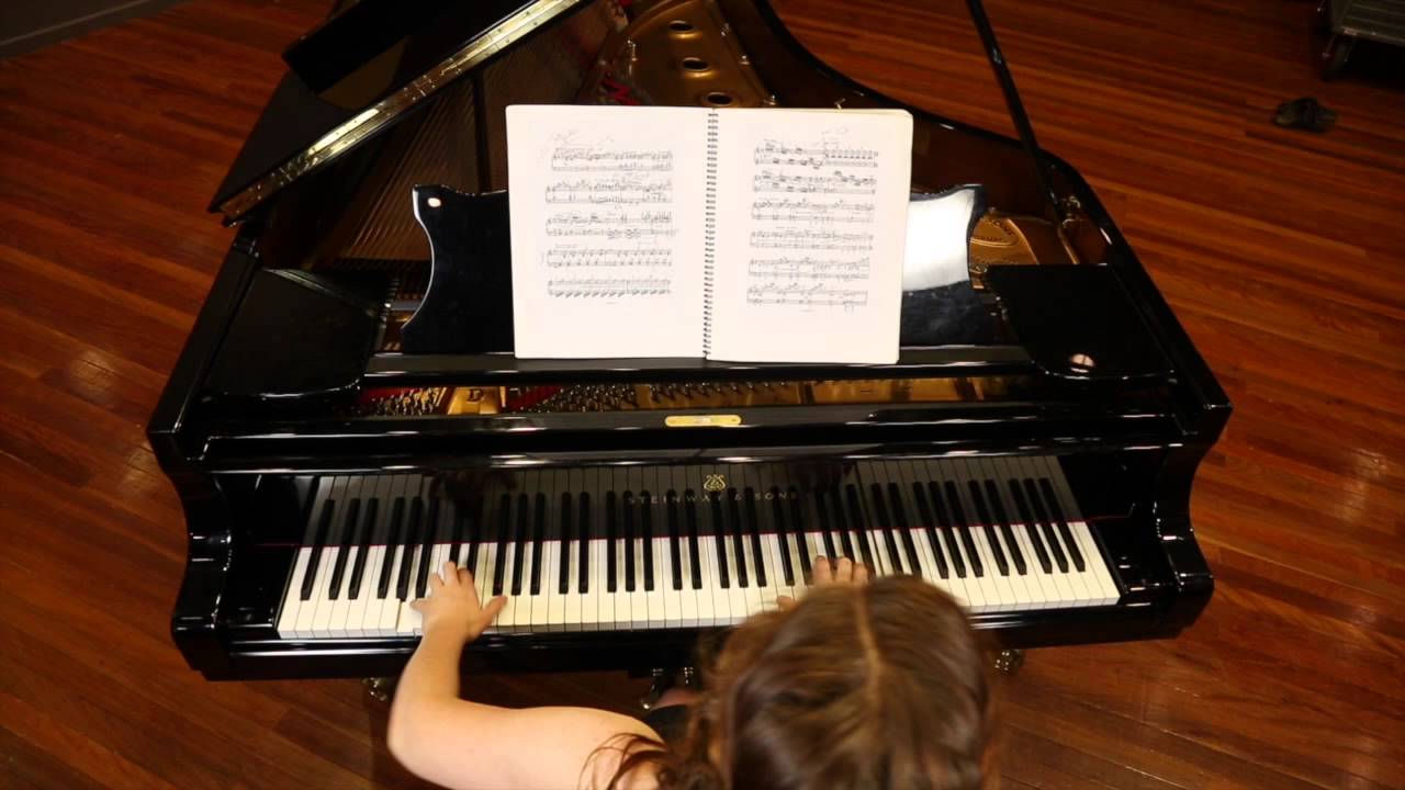 Ellen Falconer Performs Malipiero’s Preludi Autunnali 🎶 – Elegant & Expressive Solo Recital
